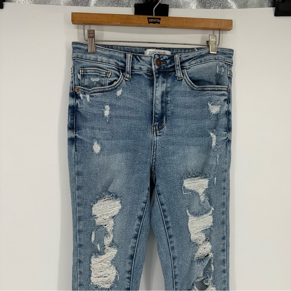 Judy Blue Shark Bite Light Wash Distressed Skinny Jeans Sz 5/27 - Picture 2 of 7
